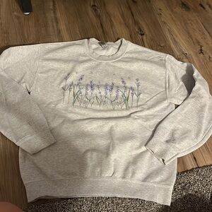 Lavender design sweatshirt